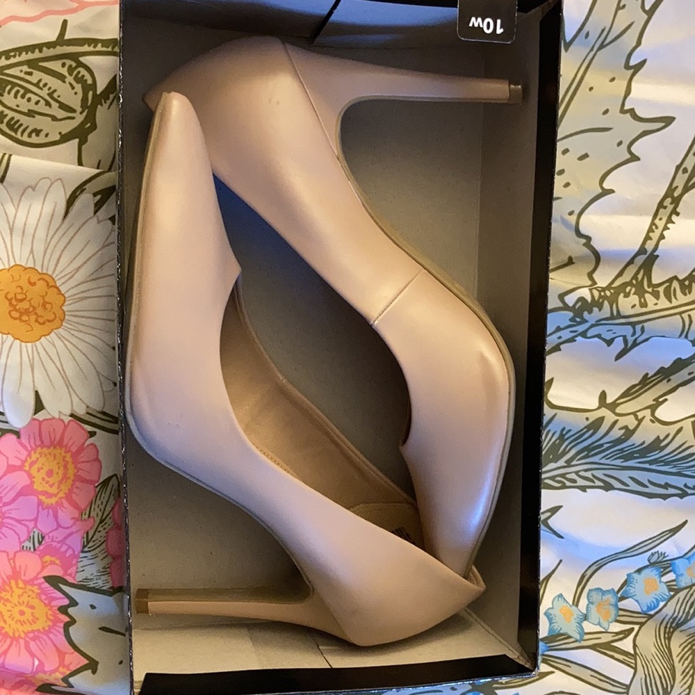 Christian Siriano for Payless Nude size 10 wide width pumps